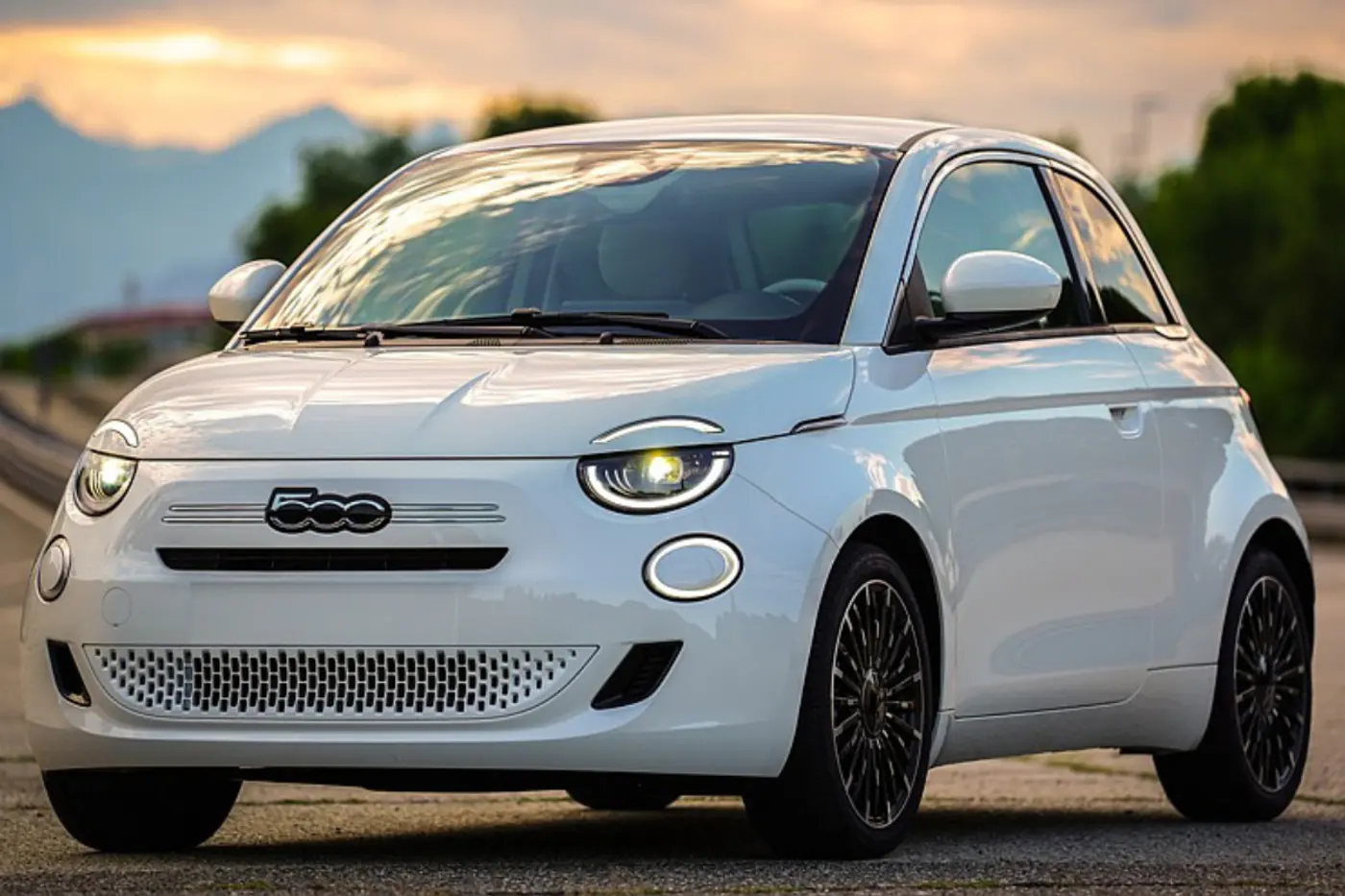 Fiat возвращается к истокам: итальянский бренд возрождает бензиновый 500-й