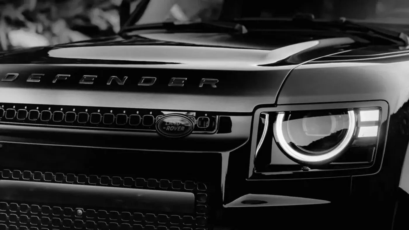 Defender Octa Black: темная сторона британского внедорожника с V8