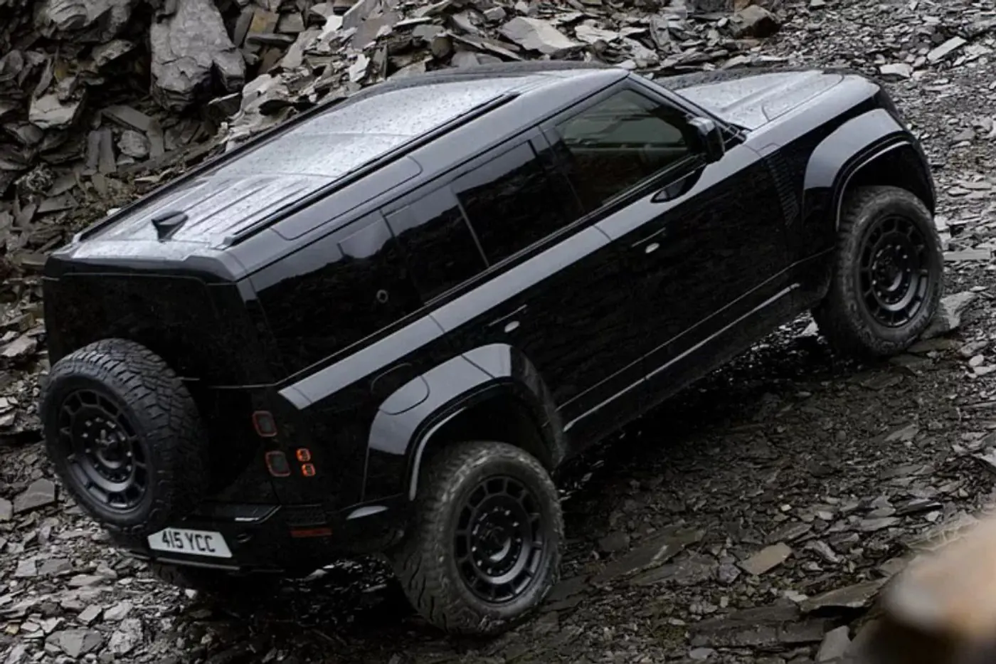 Defender Octa Black: темная сторона британского внедорожника с V8