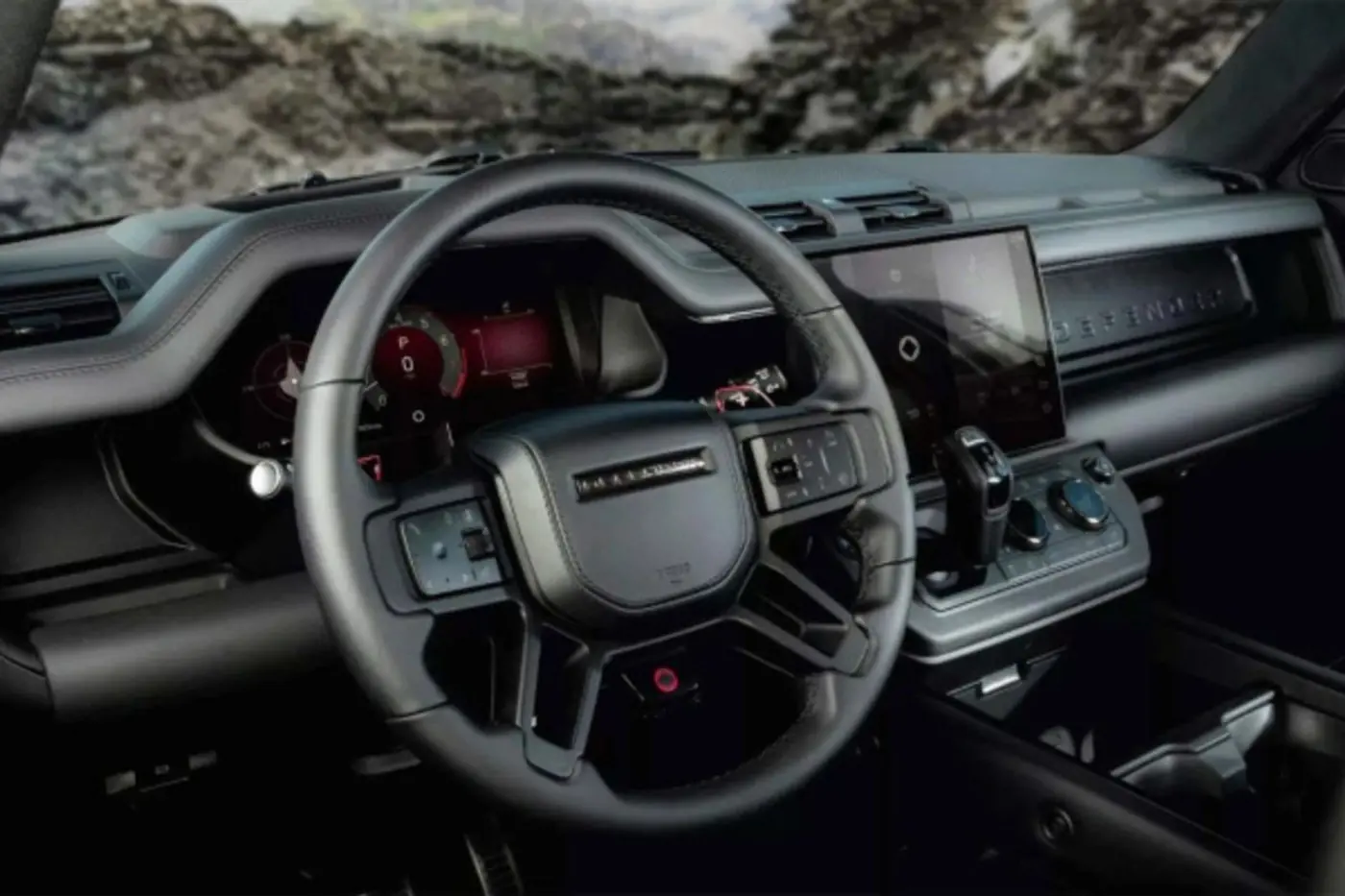 Defender Octa Black: темная сторона британского внедорожника с V8