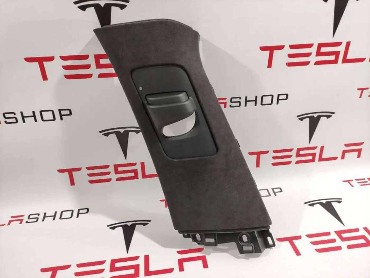 Обшивка стойки к Tesla Model X 2016