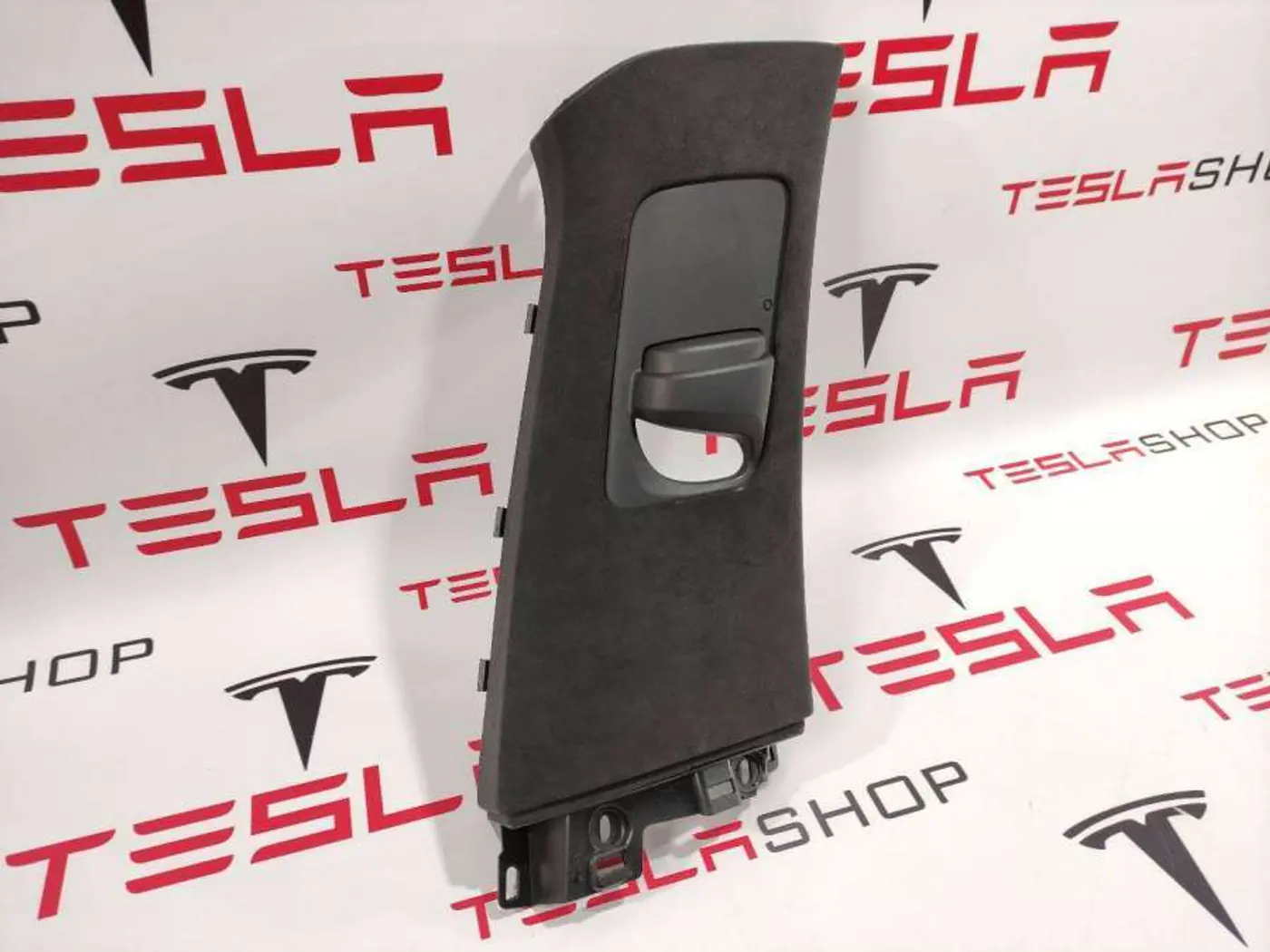 Обшивка стойки к Tesla Model X 2016