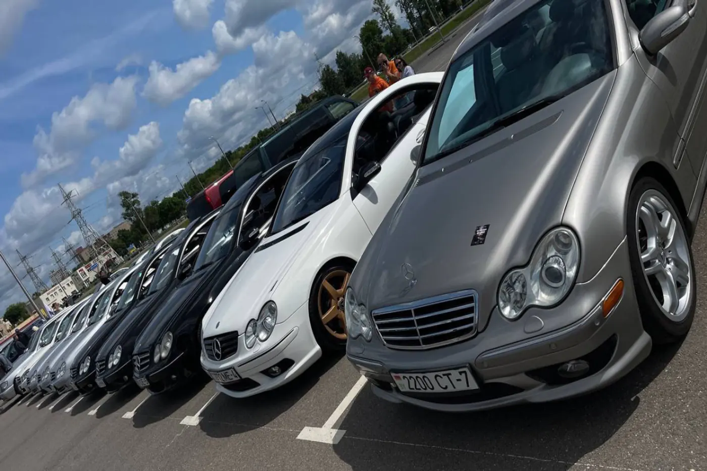 Страсть к немецкому качеству и стилю: чем живет автоклуб Benz Family