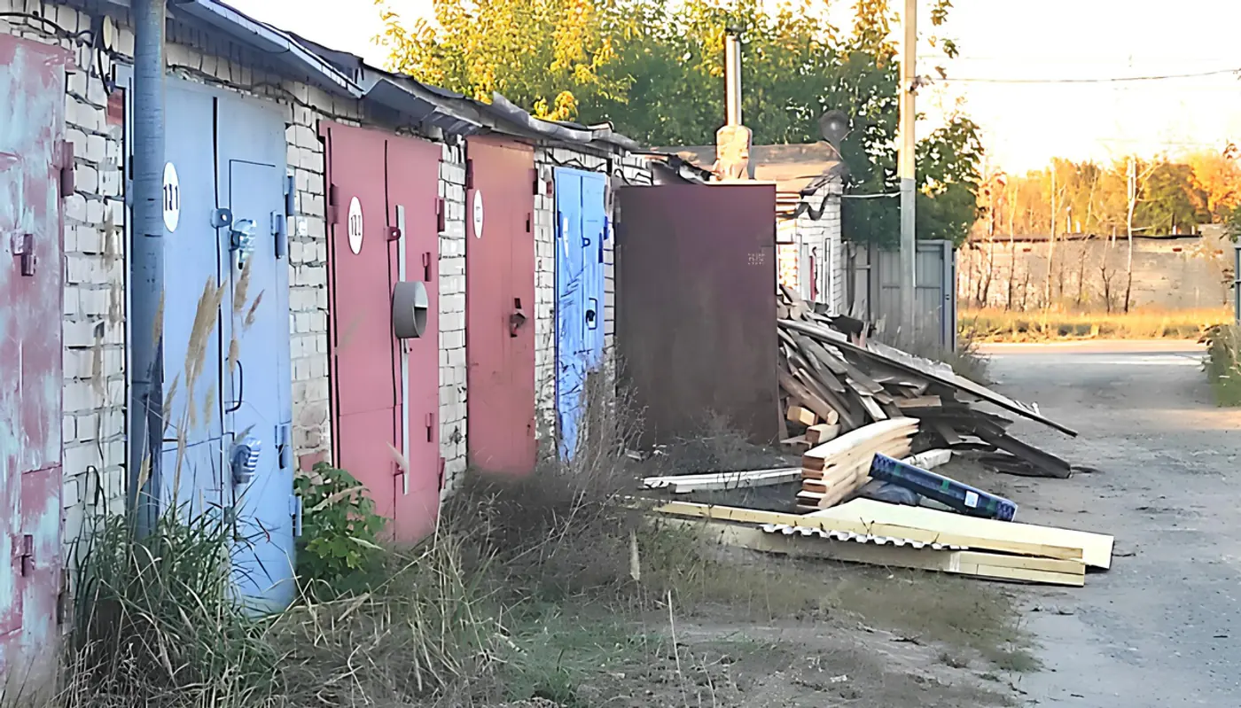В Гродненской области выявили сотни бесхозных гаражей и незаконных построек