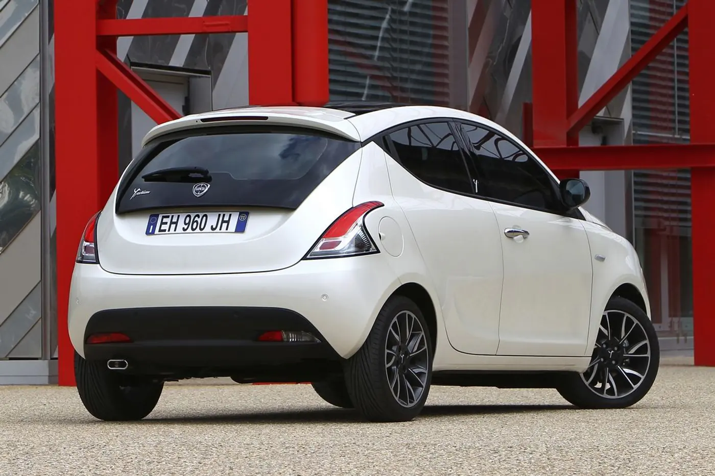 На стиле: итальянская «модница» Lancia Ypsilon отмечает 40-летие