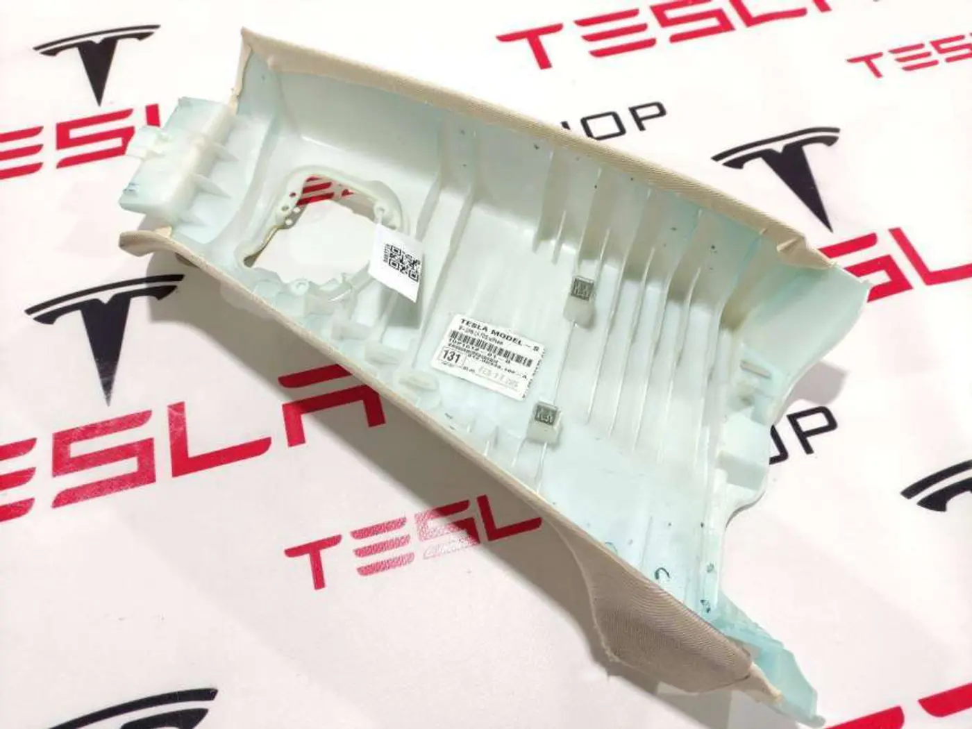 Обшивка стойки к Tesla Model S 2015