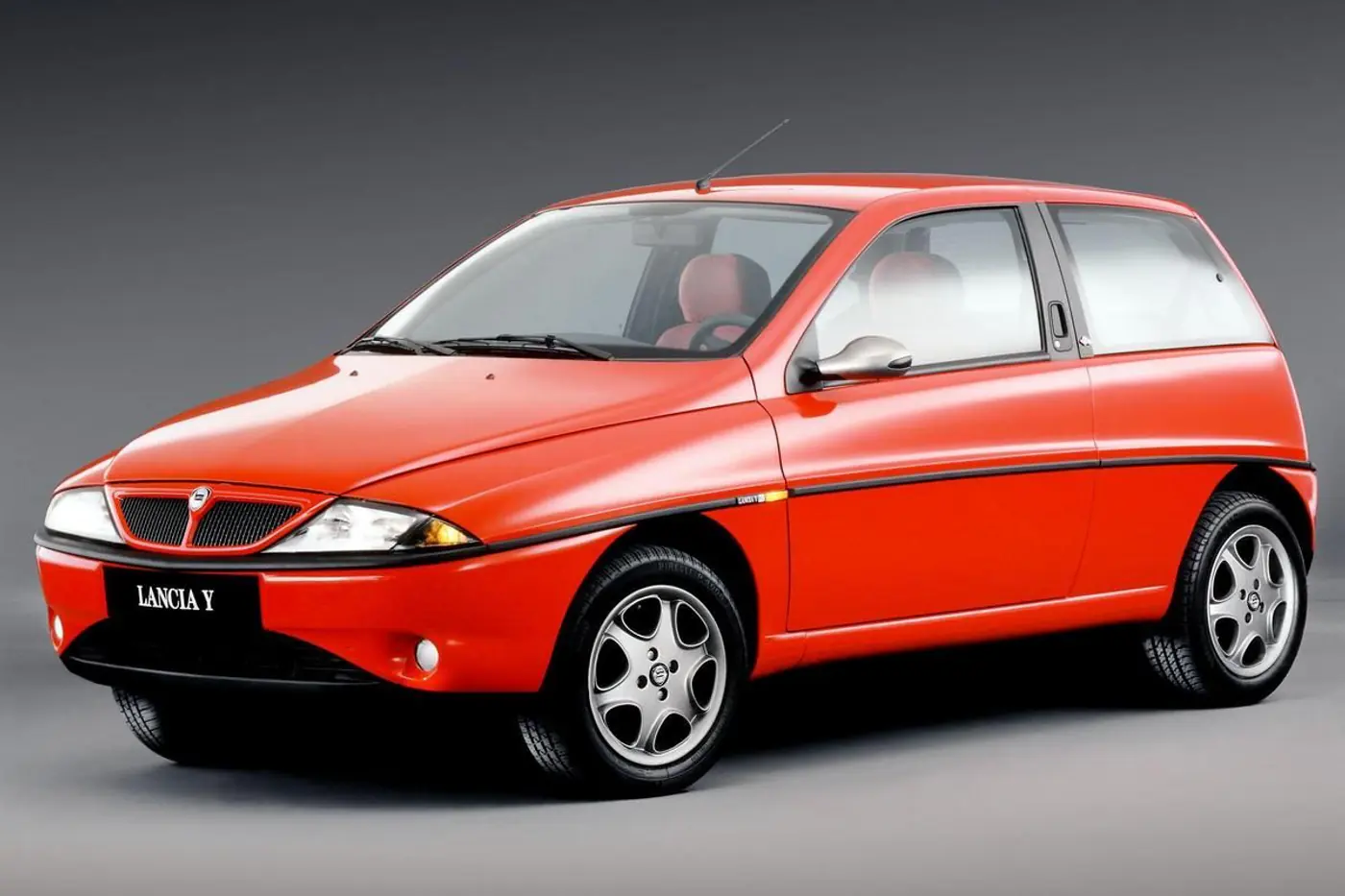 На стиле: итальянская «модница» Lancia Ypsilon отмечает 40-летие
