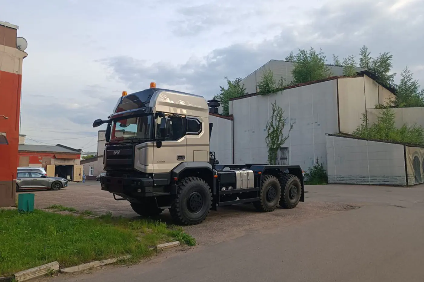 В России готовится к запуску новый тягач – он получит белорусские комплектующие