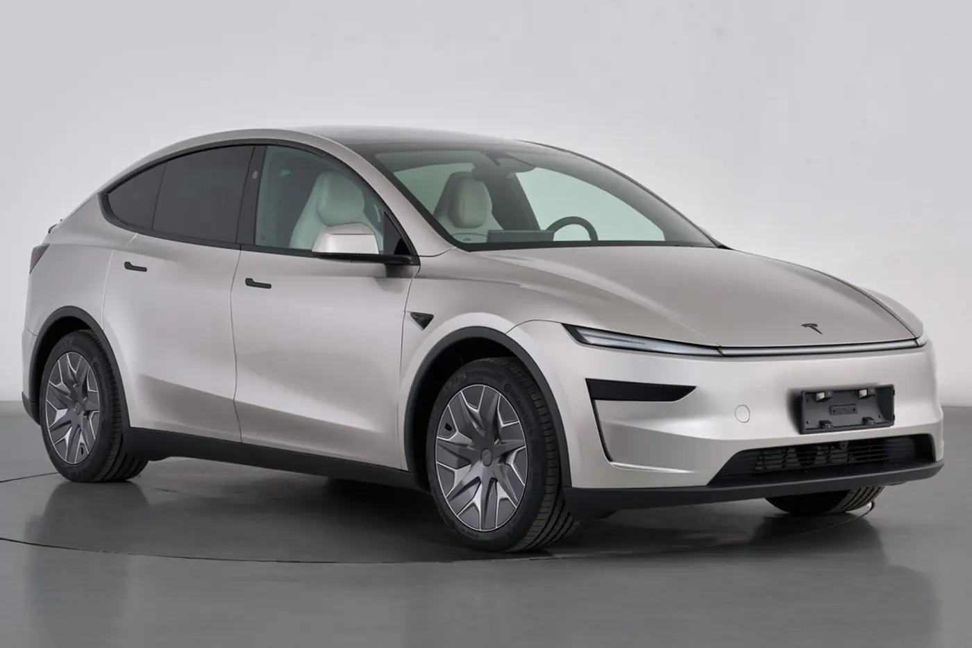L-вариант: Tesla анонсировала удлиненный кроссовер Model Y