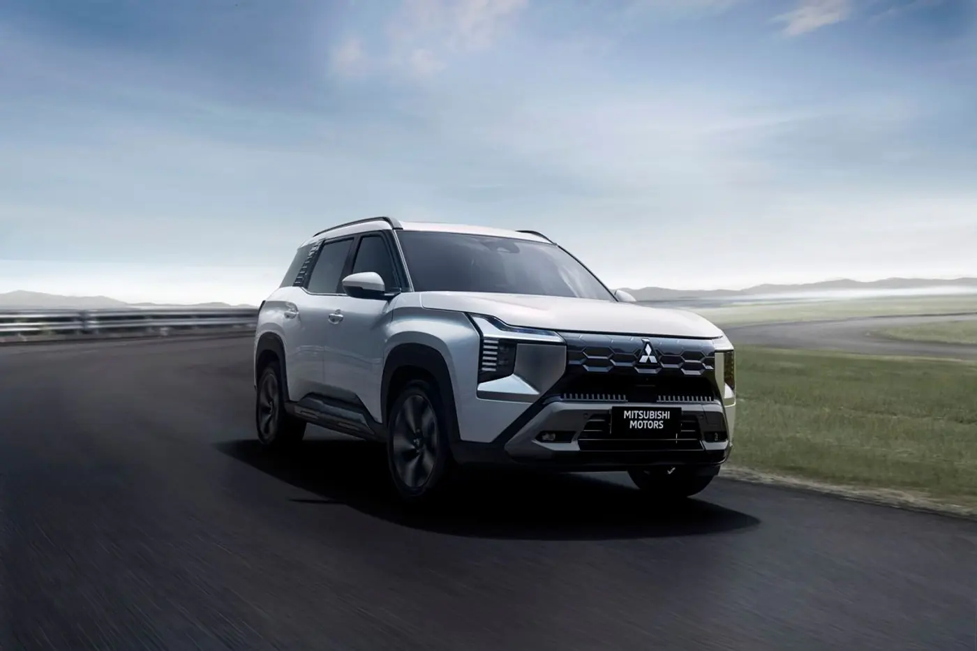 Mitsubishi показала новый семиместный кроссовер Destinator