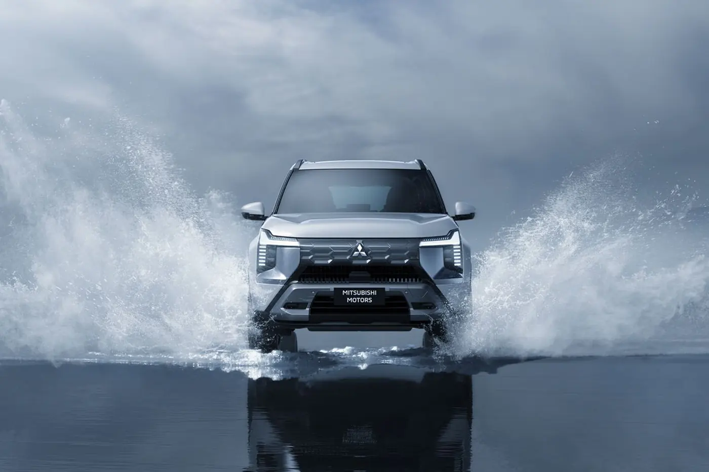 Mitsubishi показала новый семиместный кроссовер Destinator