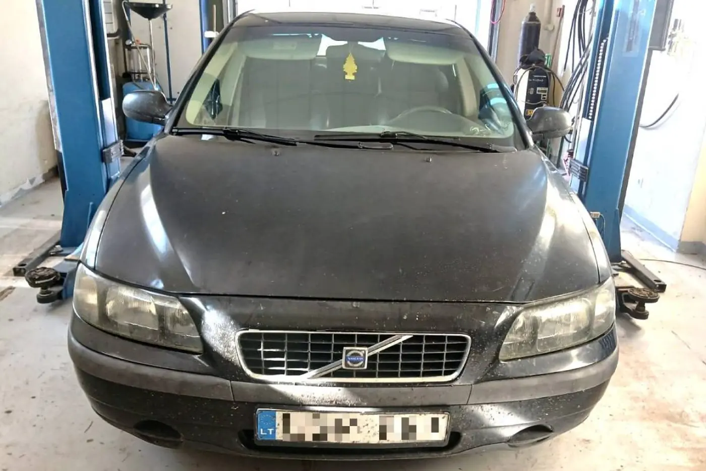 Нашпигованный сигаретами Volvo остановили в Литве