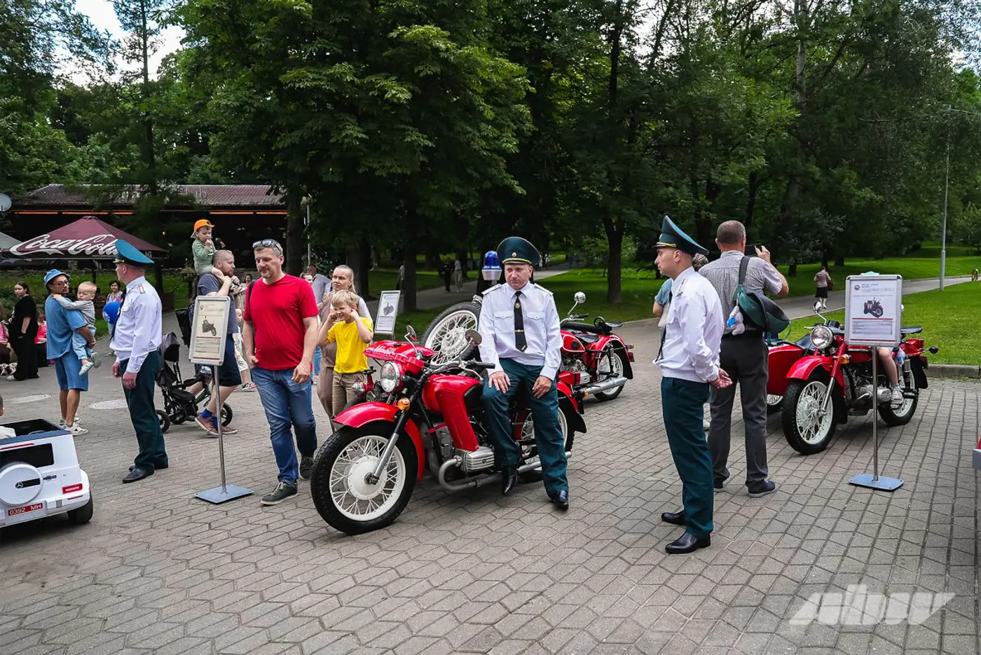 От ретротехники до квадрокоптеров: в Минске отпраздновали День пожарной службы