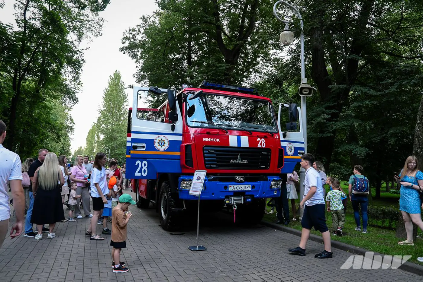 От ретротехники до квадрокоптеров: в Минске отпраздновали День пожарной службы