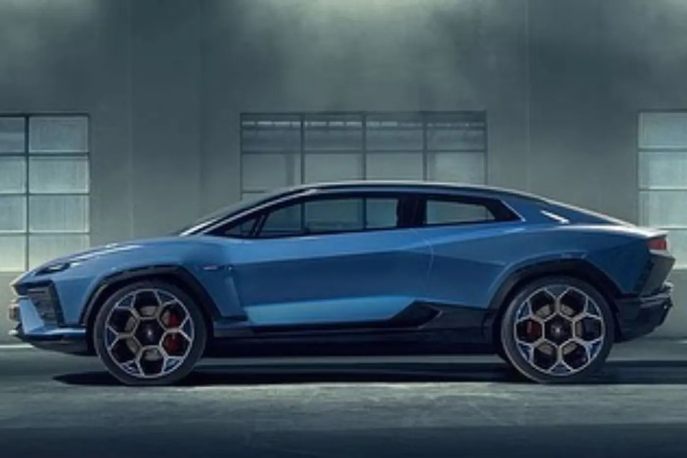Lamborghini пересматривает планы: первый электрокар бренда может стать гибридом