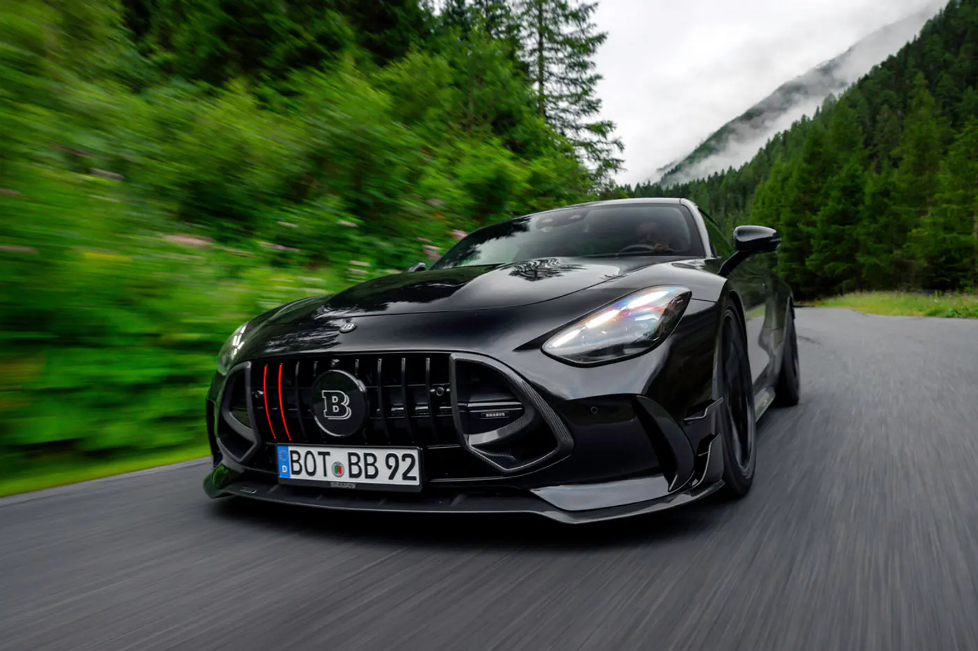 Из топового Mercedes-AMG GT сделали еще более «ураганный» Brabus 1000