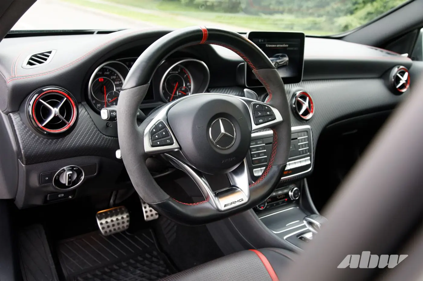 Порвать поводок! Секонд-тест Mercedes-Benz A45 AMG