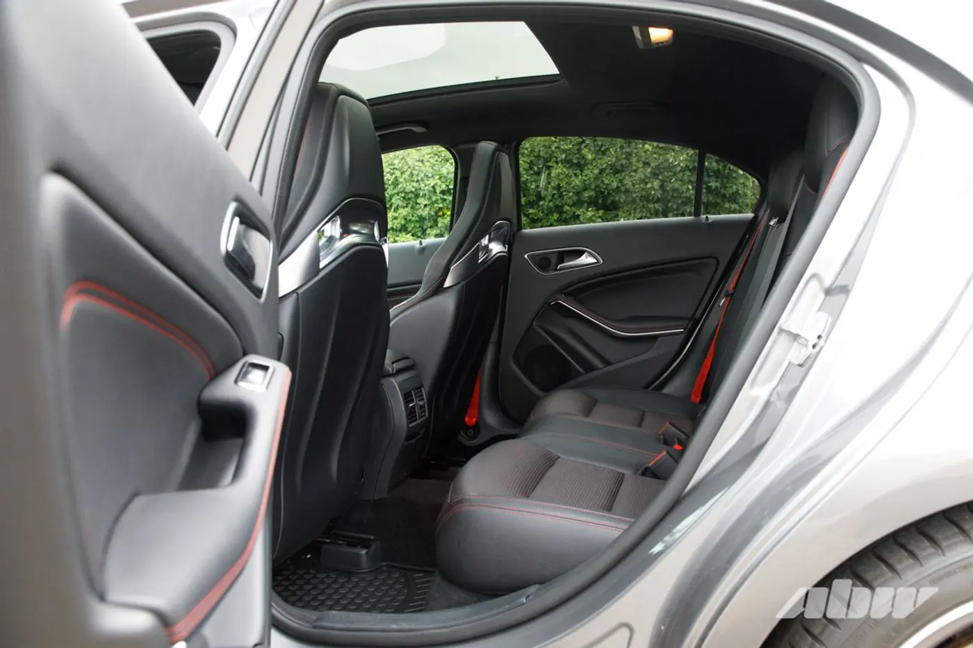 Порвать поводок! Секонд-тест Mercedes-Benz A45 AMG