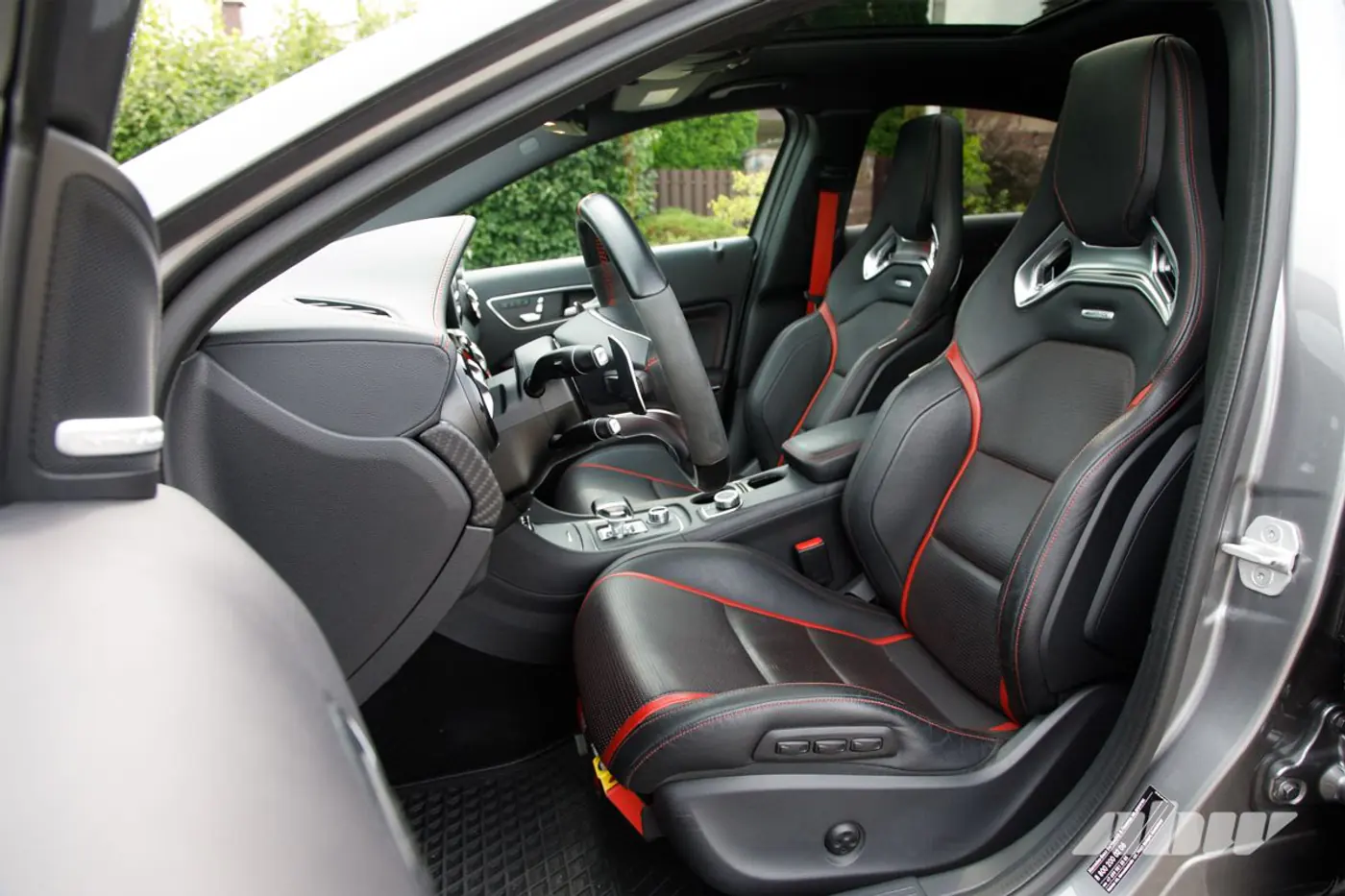 Порвать поводок! Секонд-тест Mercedes-Benz A45 AMG