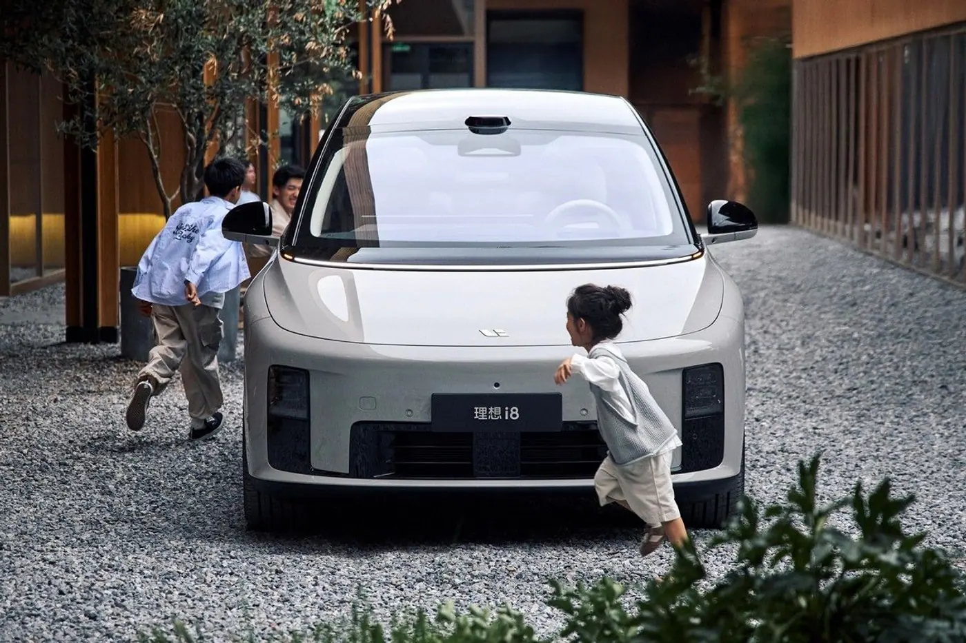 Li Auto начала продажи электрического кроссовера i8