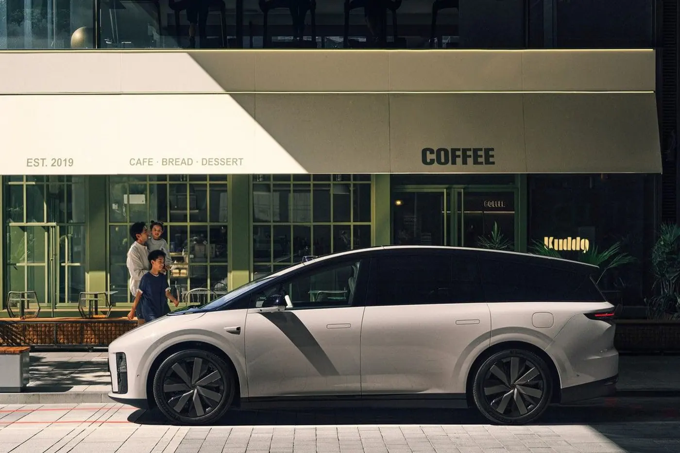 Li Auto начала продажи электрического кроссовера i8