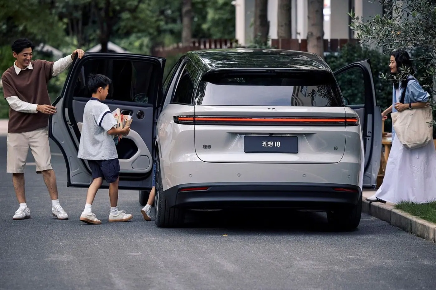 Li Auto начала продажи электрического кроссовера i8