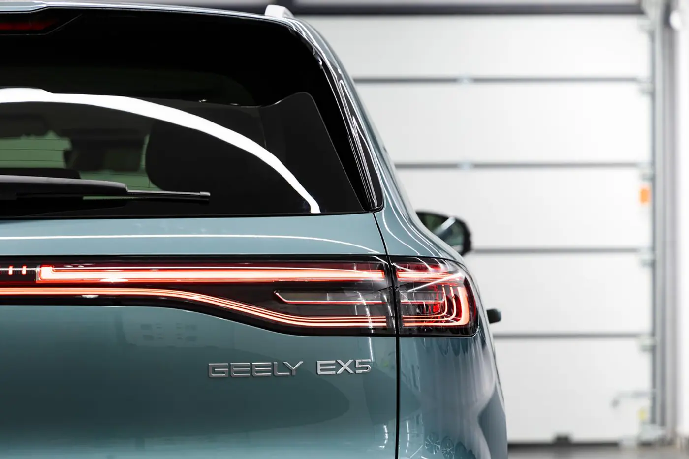 Электроновинка Geely EX5 в кредит всего под 9,5% в рублях!