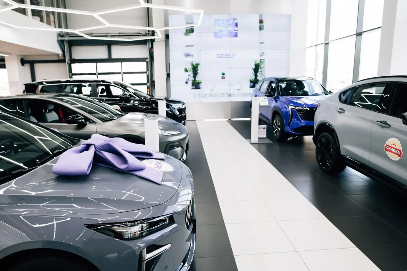 Электроновинка Geely EX5 в кредит всего под 9,5% в рублях!