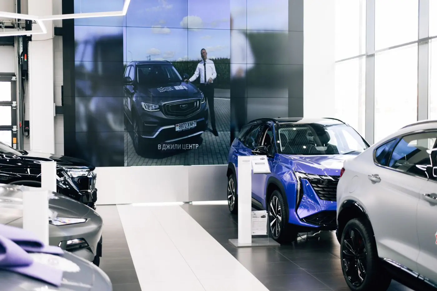 Электроновинка Geely EX5 в кредит всего под 9,5% в рублях!