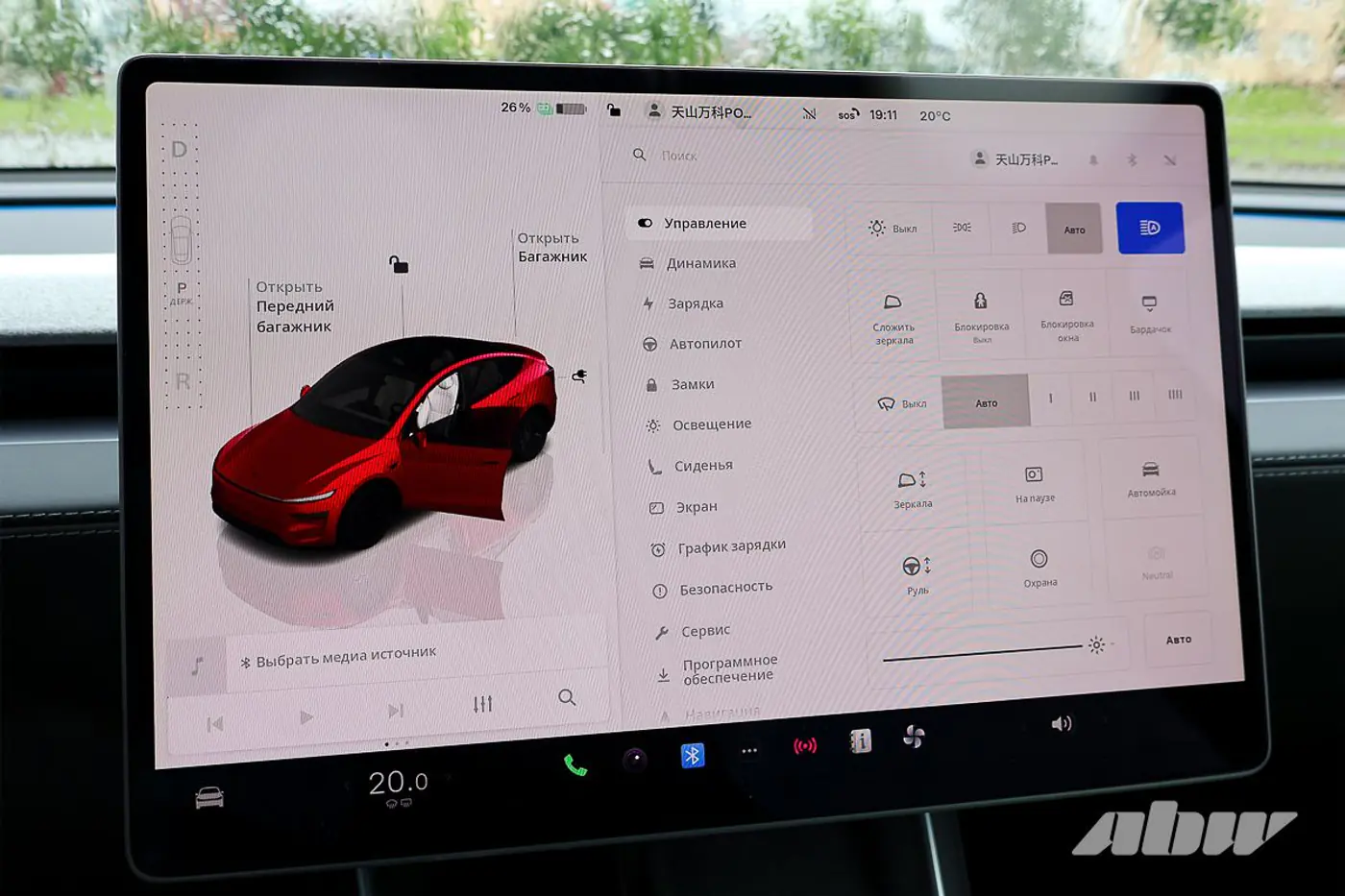 Из Китая и похожа на «китайцев»? Тестируем обновленную Tesla Model Y Juniper