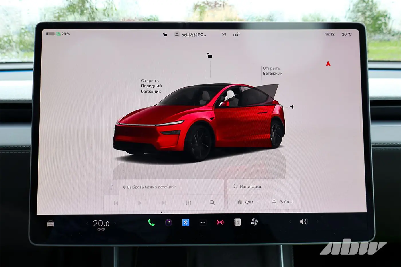 Из Китая и похожа на «китайцев»? Тестируем обновленную Tesla Model Y Juniper