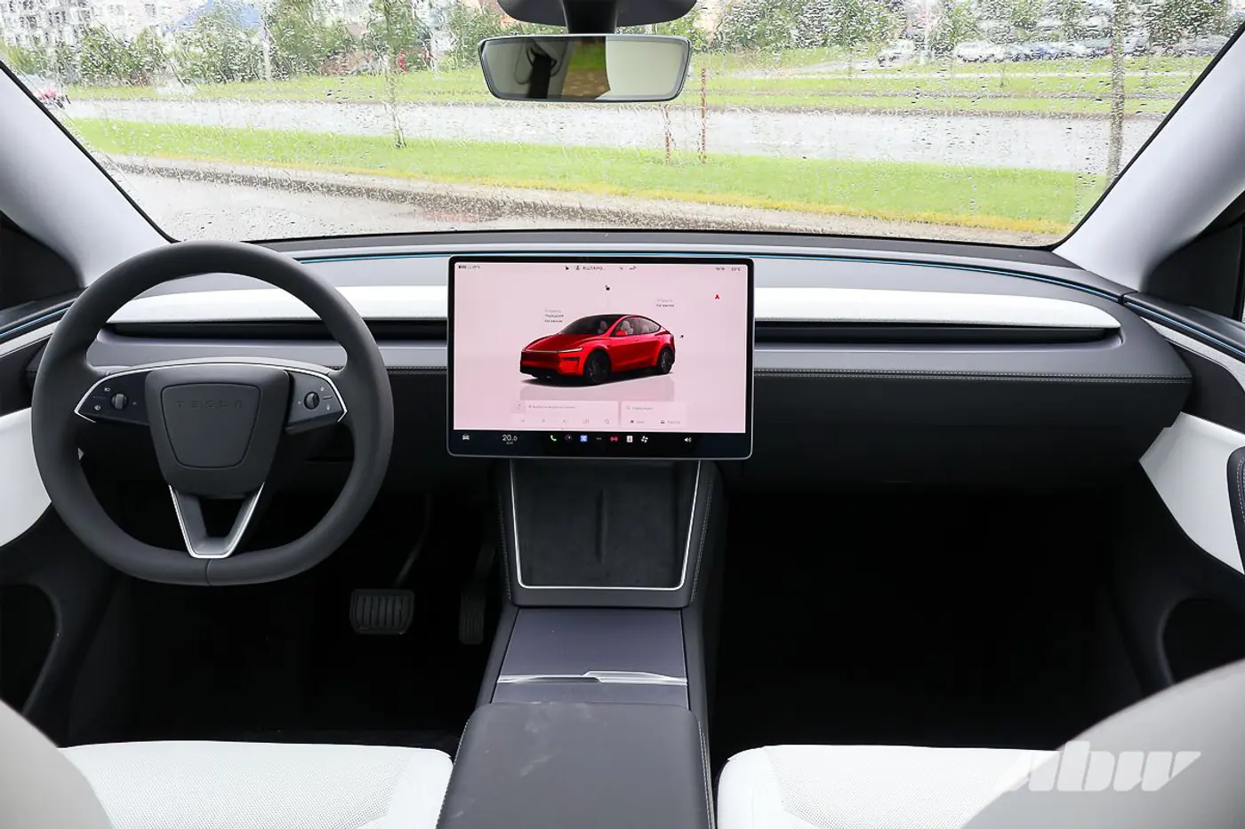 Из Китая и похожа на «китайцев»? Тестируем обновленную Tesla Model Y Juniper