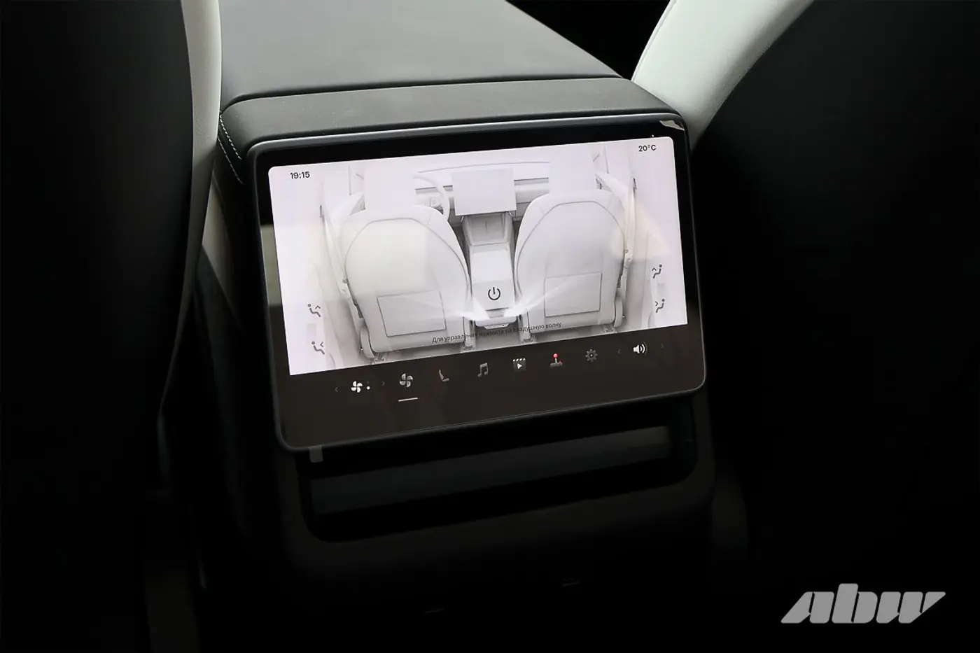 Из Китая и похожа на «китайцев»? Тестируем обновленную Tesla Model Y Juniper