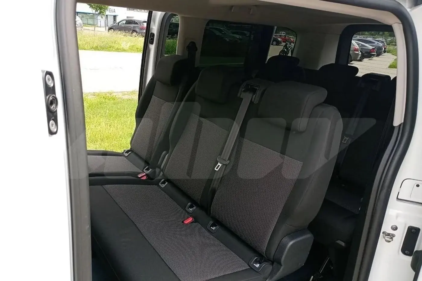Вместо VW Transporter: сколько денег нужно отдать, чтобы купить свежий бус
