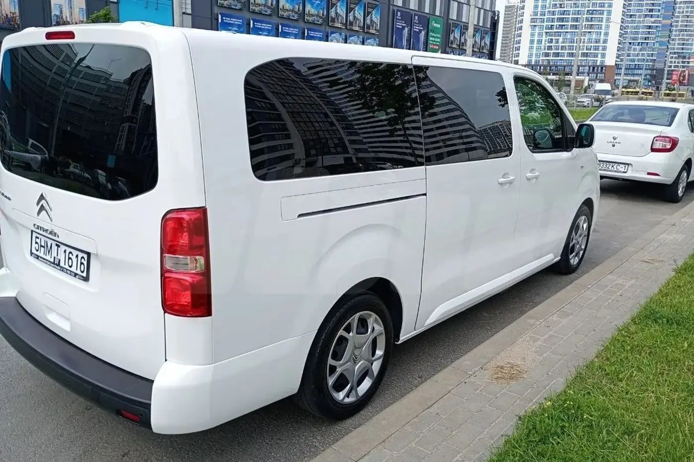 Вместо VW Transporter: сколько денег нужно отдать, чтобы купить свежий бус