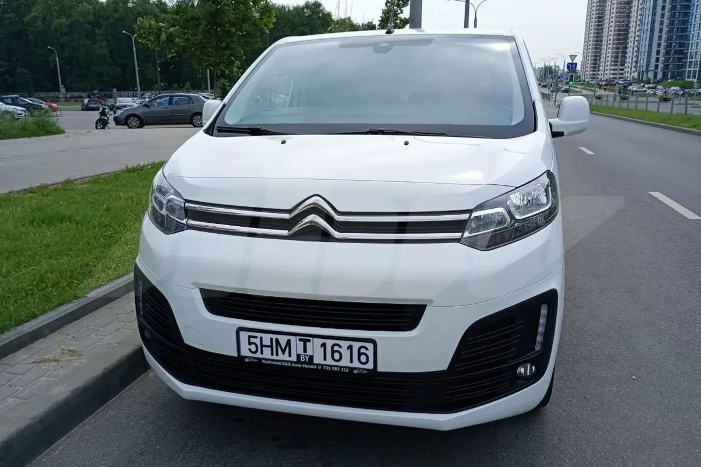 Вместо VW Transporter: сколько денег нужно отдать, чтобы купить свежий бус
