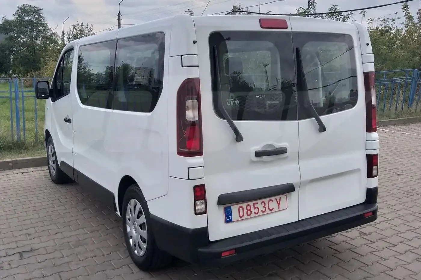 Вместо VW Transporter: сколько денег нужно отдать, чтобы купить свежий бус