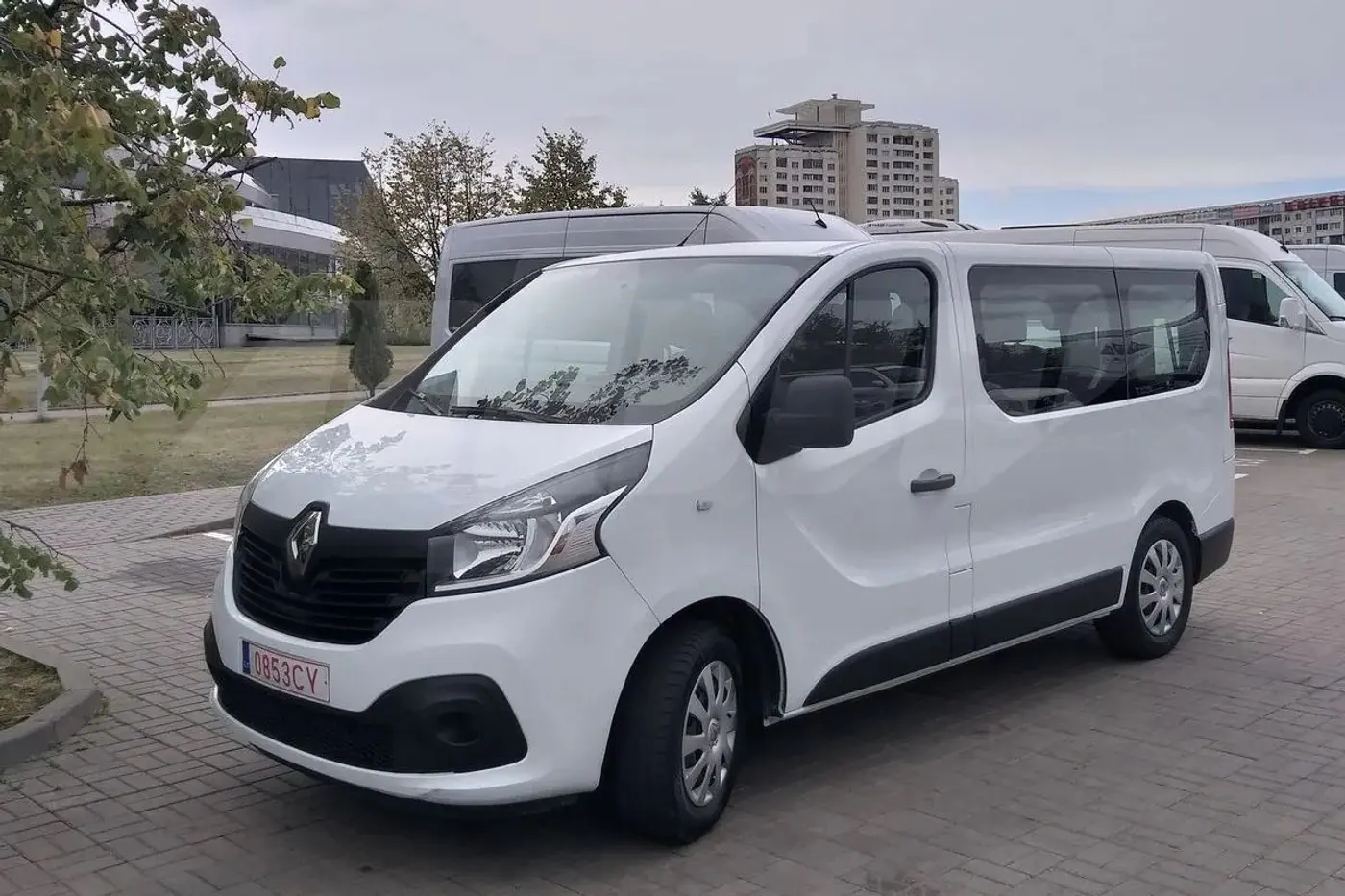 Вместо VW Transporter: сколько денег нужно отдать, чтобы купить свежий бус