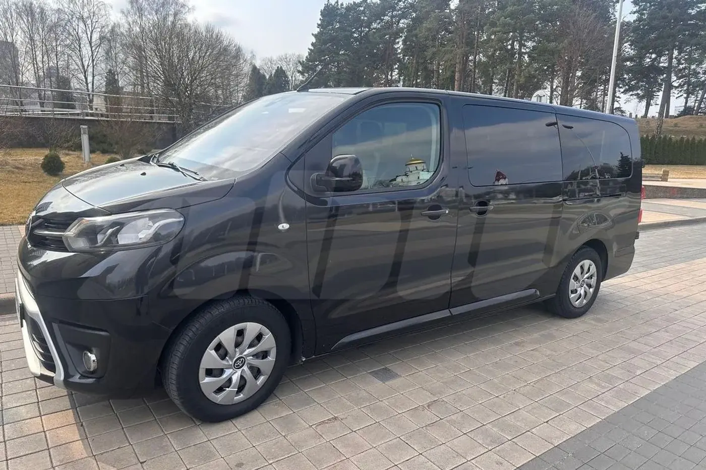 Вместо VW Transporter: сколько денег нужно отдать, чтобы купить свежий бус