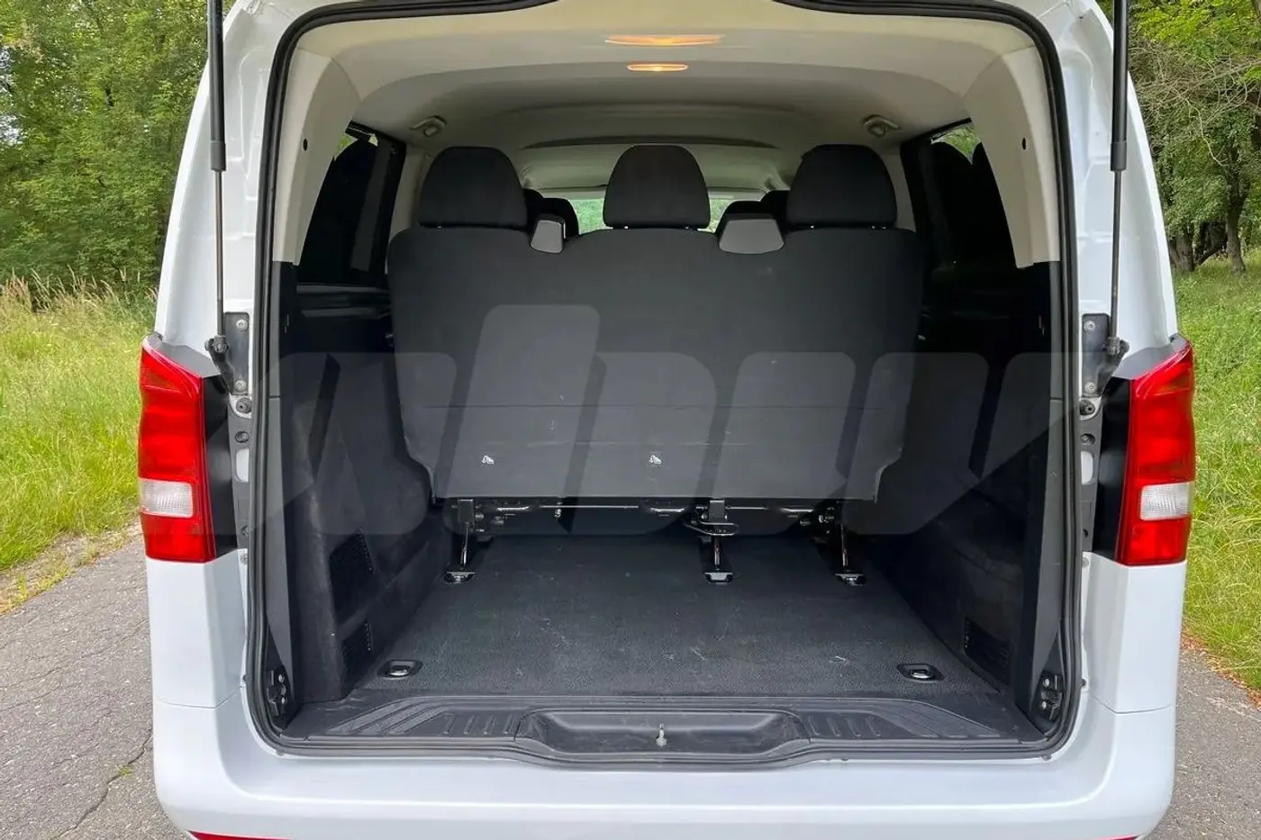 Вместо VW Transporter: сколько денег нужно отдать, чтобы купить свежий бус