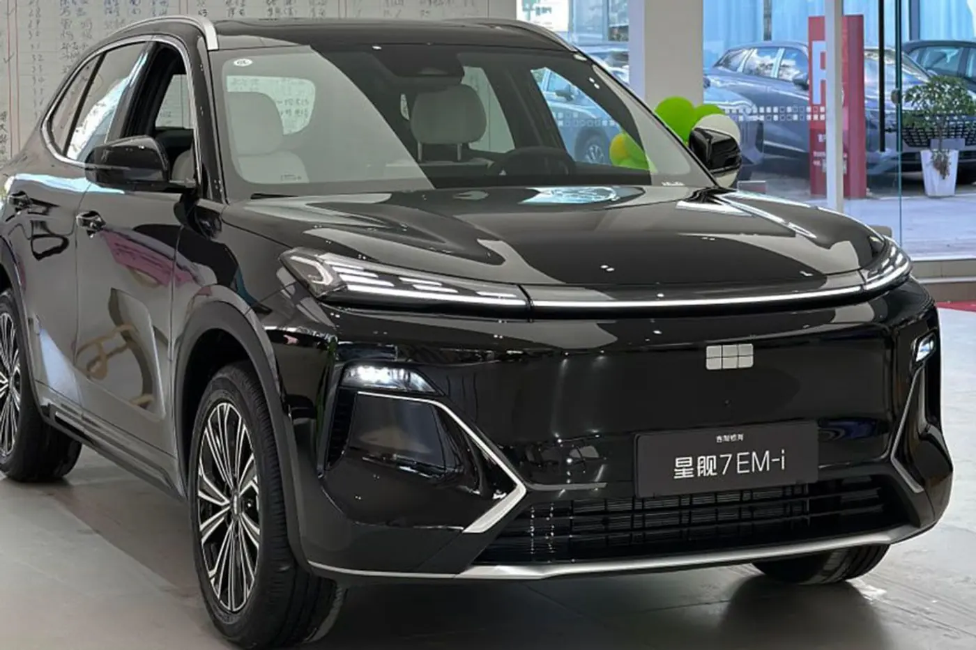 На конвейер BELGEE станет гибридный кроссовер. В его основе – Geely Galaxy Starship 7