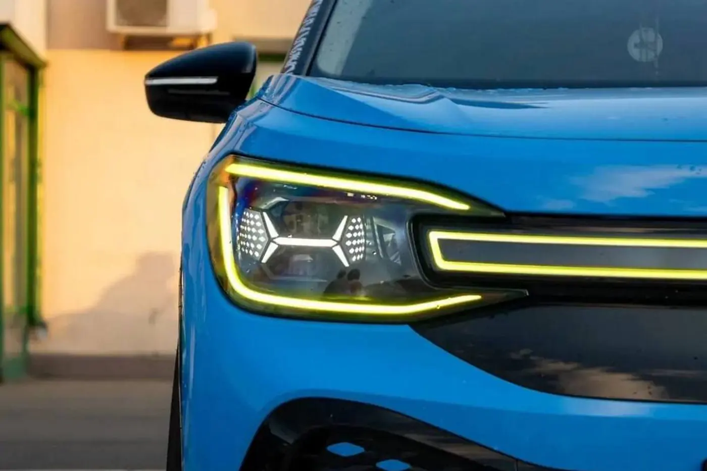Этот VW ID.6 оформили в стиле московского электробуса. Зачем?