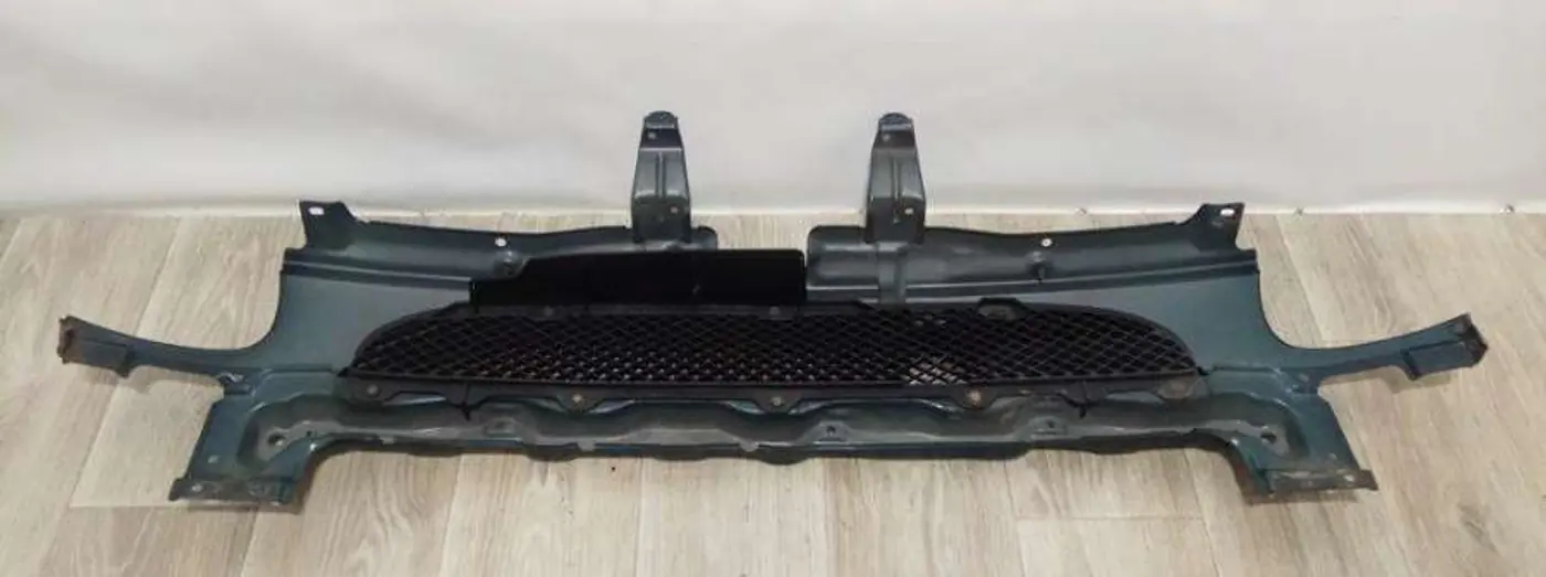 Решетка радиатора к Daihatsu Sirion 2000