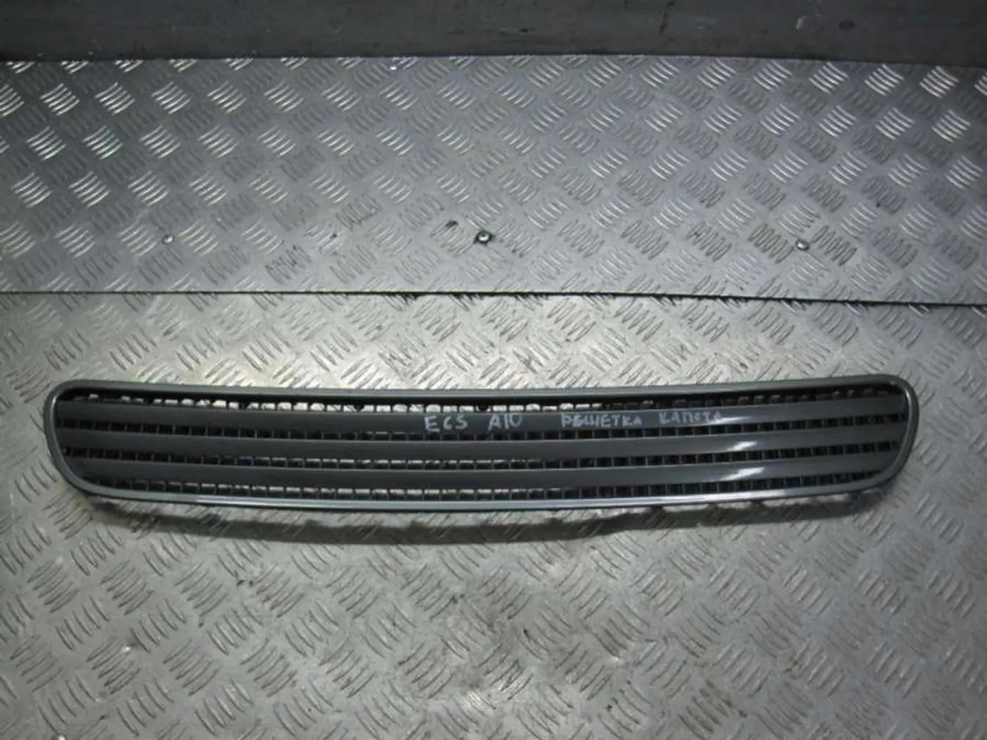 Решетка капота к BMW 7 series 2002