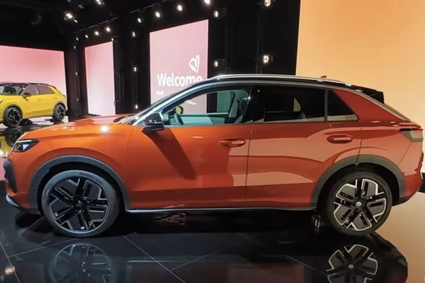Volkswagen T-Roc получил новое поколение – первые изображения