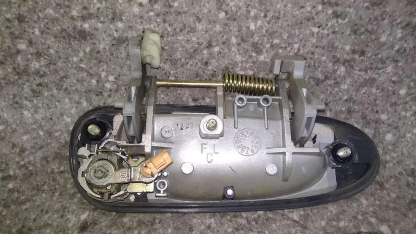 Ручки наружные к Mazda 626 2000