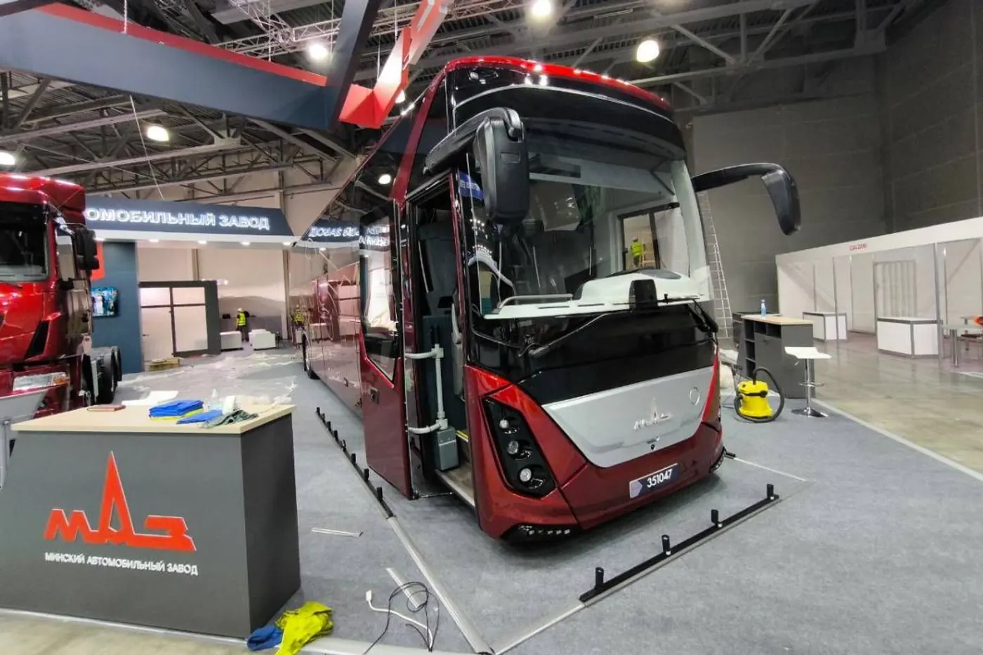 МАЗ представил в Москве двухосный туристический автобус МАЗ-351