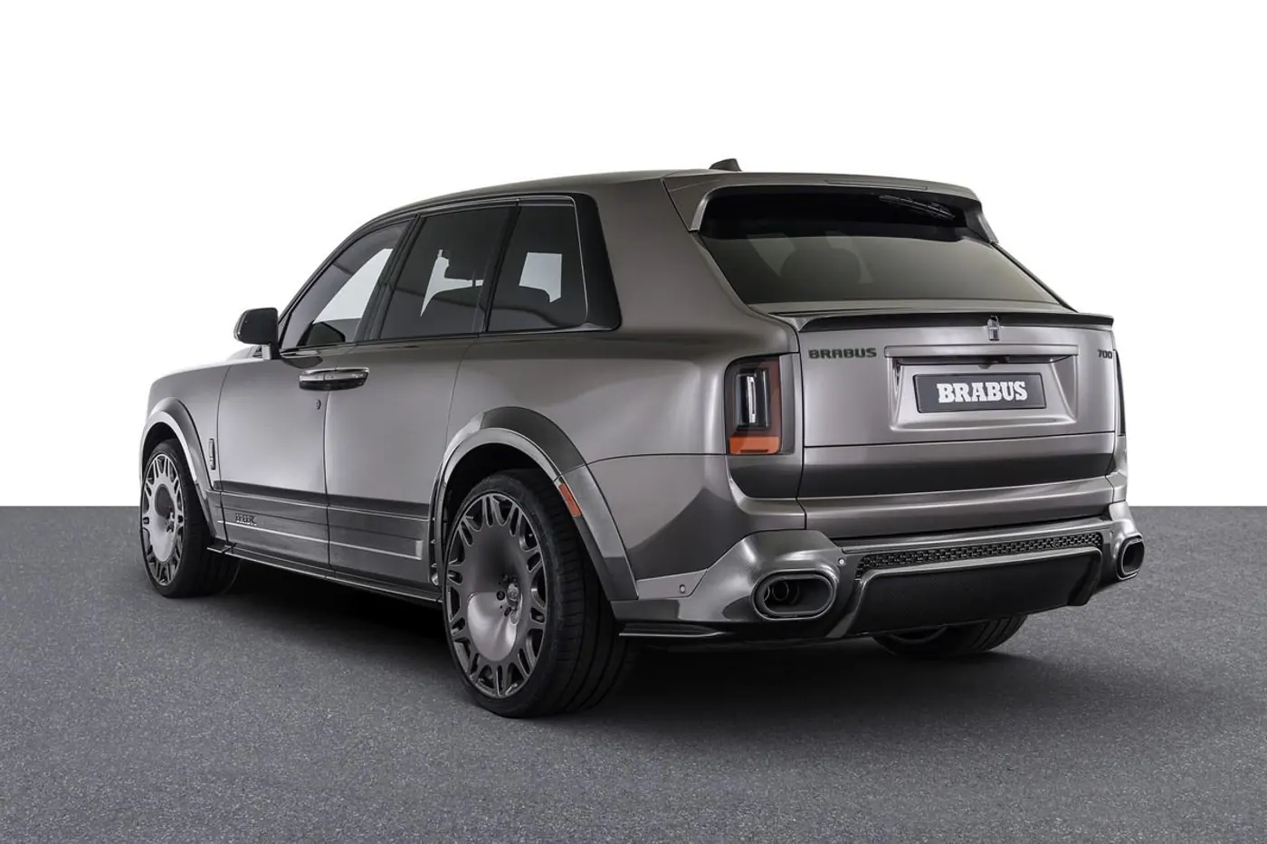 Карбона много не бывает! Двойная премьера Brabus в Калифорнии