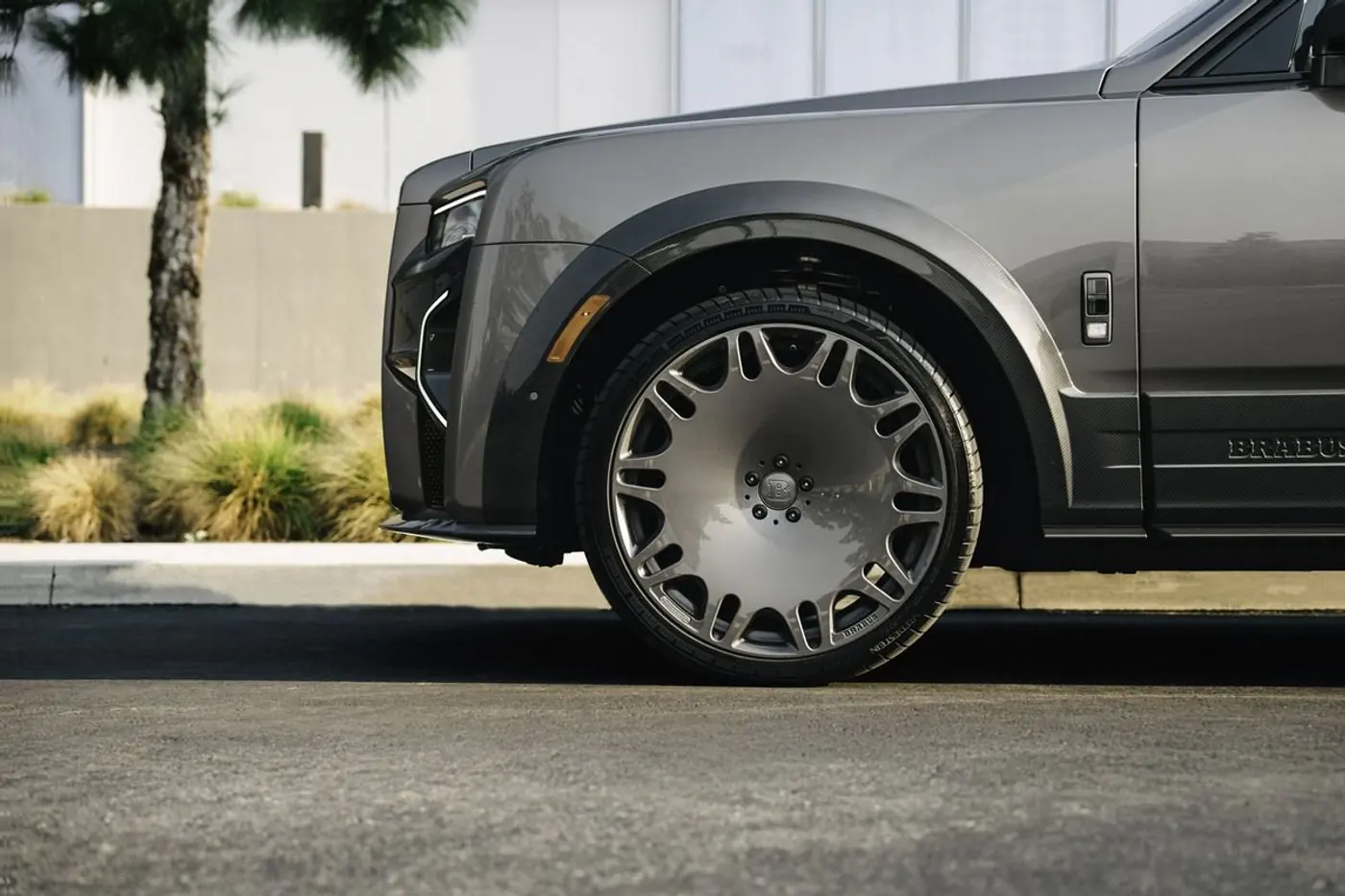 Карбона много не бывает! Двойная премьера Brabus в Калифорнии