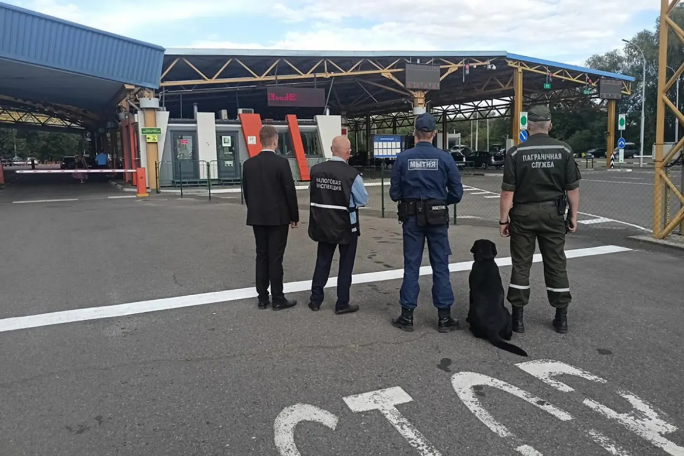 В пункте пропуска «Брест» борются с незаконным вклиниванием в очередь